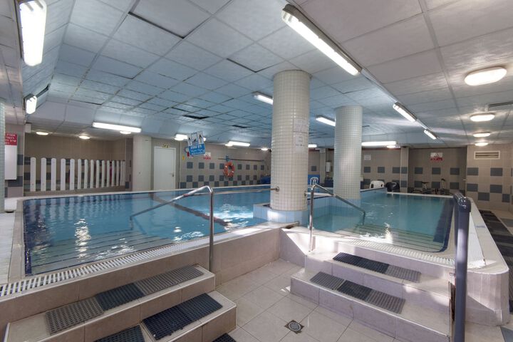 Hotel Pool