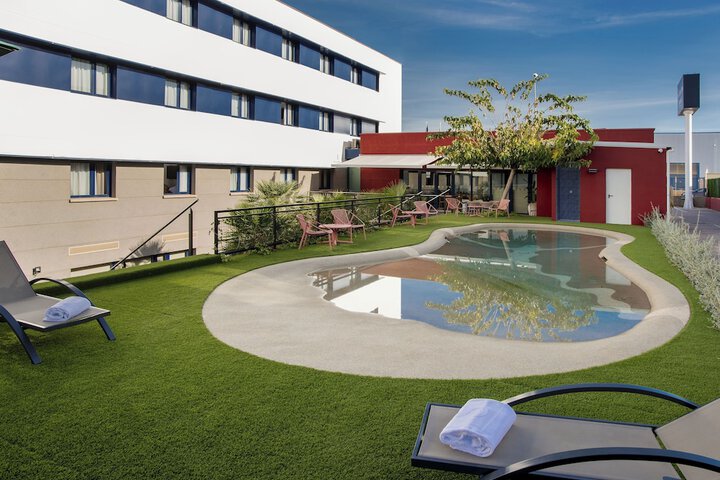 Pool 14 of 34