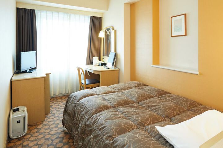 Room 16 of 42
