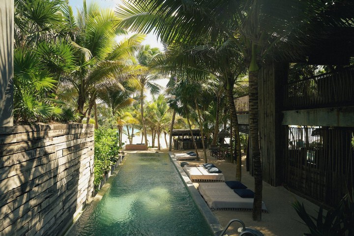 Pool Hotel