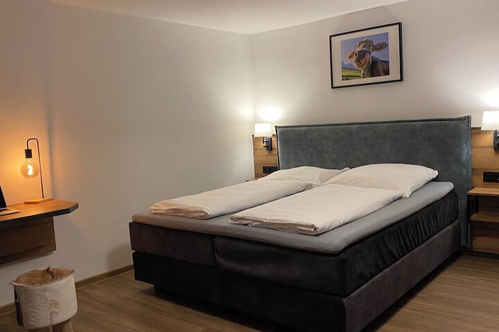 Room 3 of 27