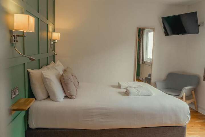 Room 13 of 26