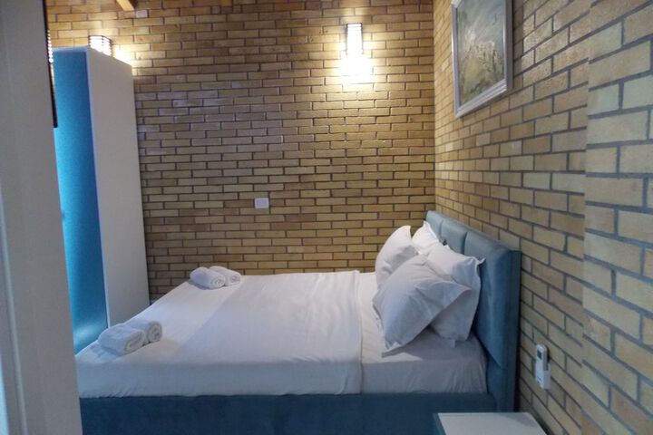 Room 7 of 123
