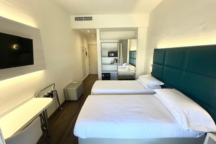 Room 15 of 29
