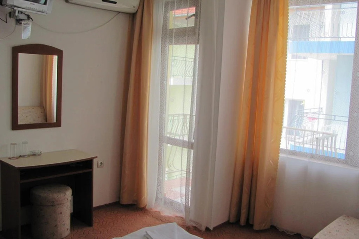 Room 5 of 17