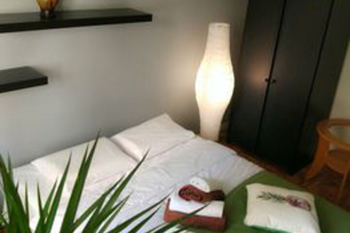 Room 5 of 9