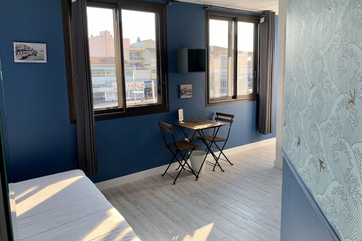 Room 9 of 77