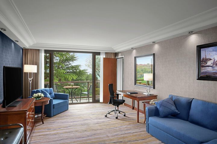 Room 52 of 207