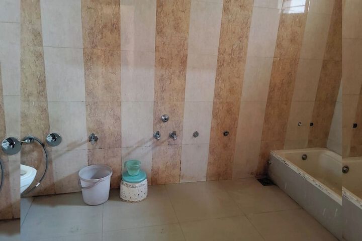 Room 72 of 124