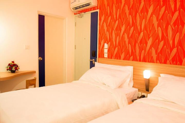 Room 17 of 33
