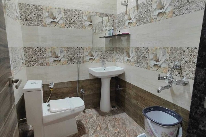 Room 8 of 13