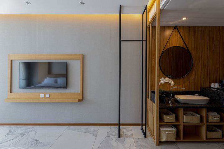 Room 15 of 42