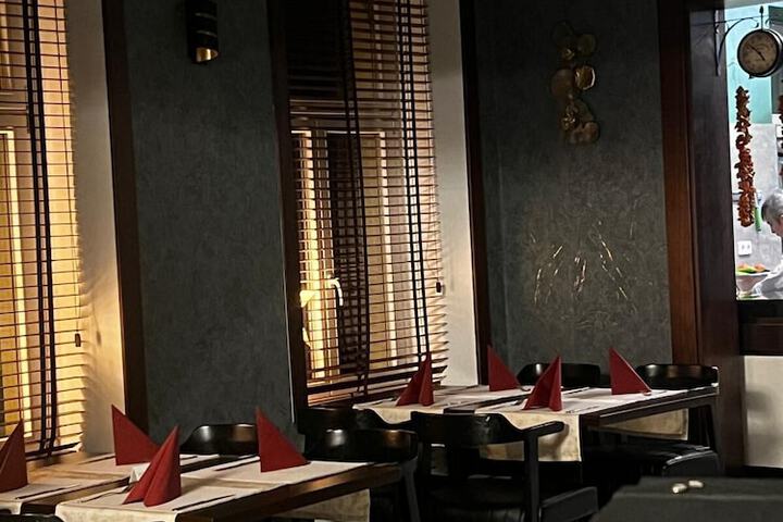 Dining 19 of 23