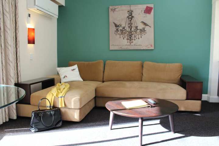 Room 32 of 60