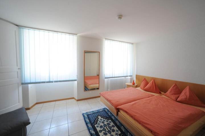 Room 10 of 32