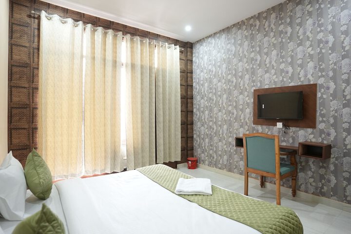 Room 17 of 36