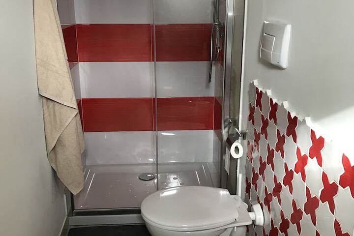 Room 10 of 26