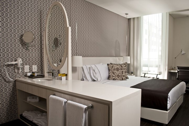 Room 4 of 51