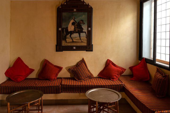 Lounge 36 of 49