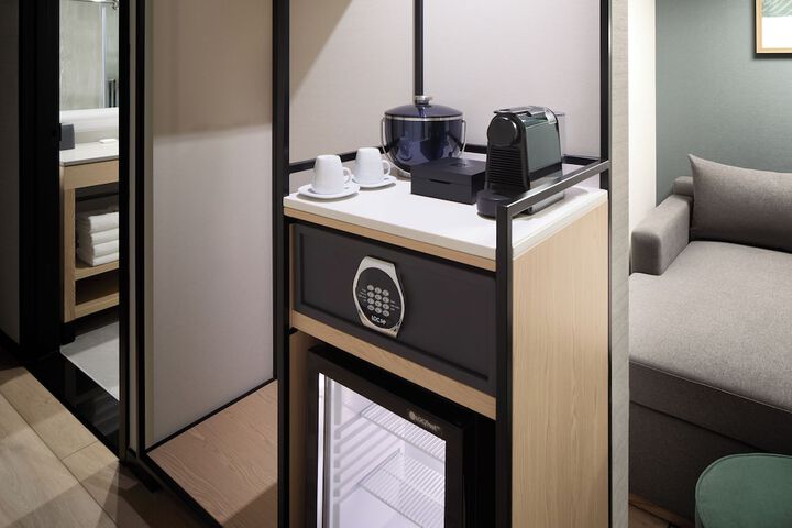 Room 11 of 23