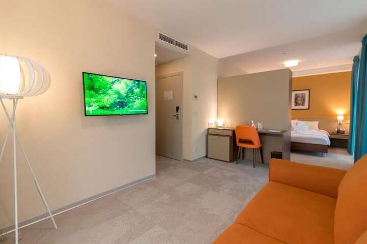 Room 8 of 49