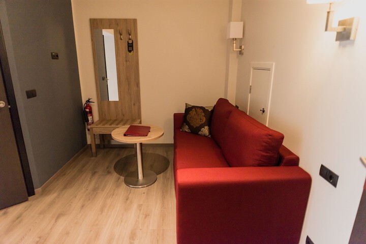 Room 42 of 122