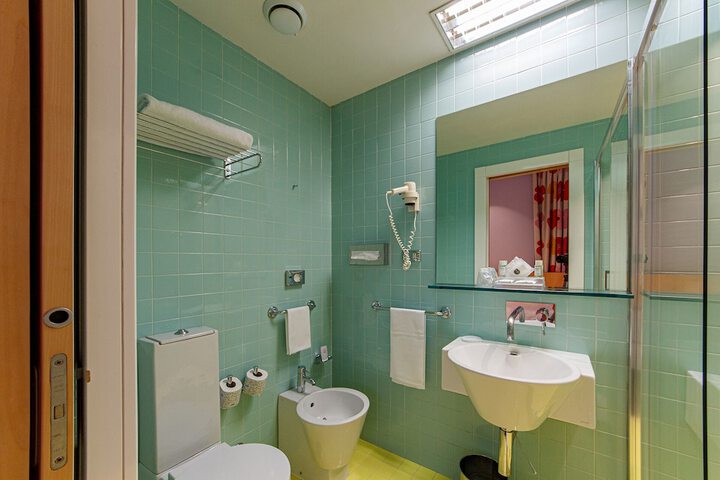 Room 34 of 50