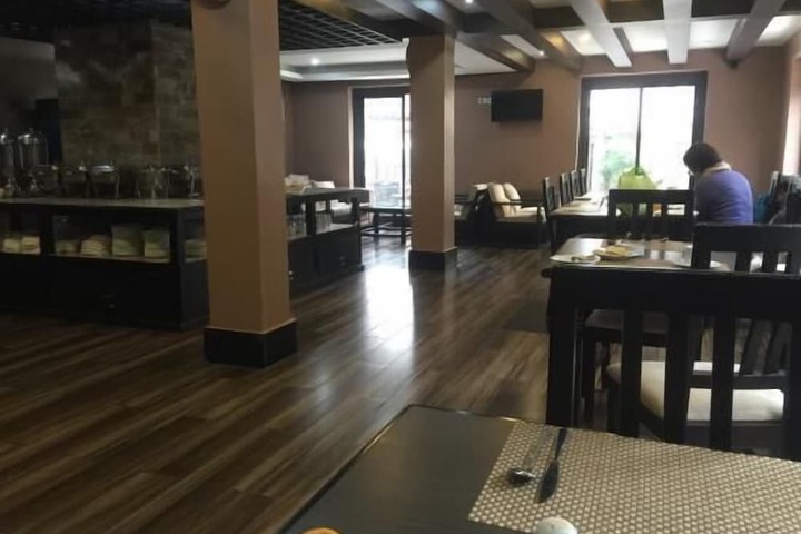 Dining 11 of 15