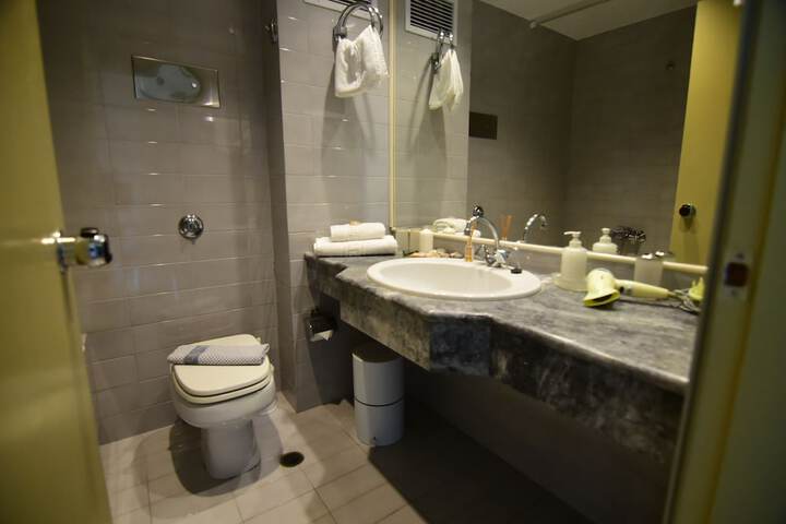 Room 43 of 136