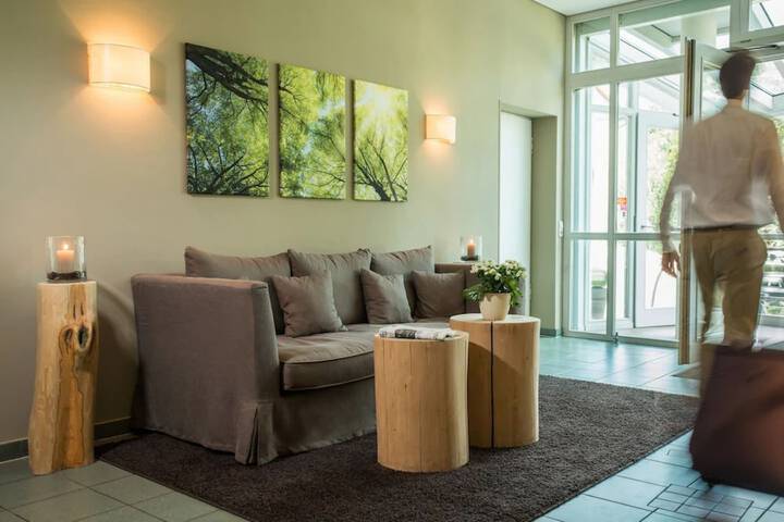 Entrance & Lobby