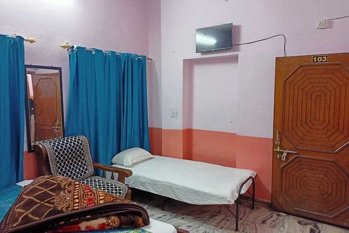 Room 10 of 20