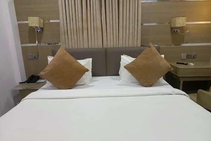 Room 2 of 47