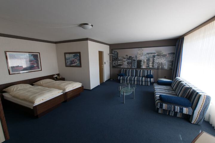 Room 13 of 36