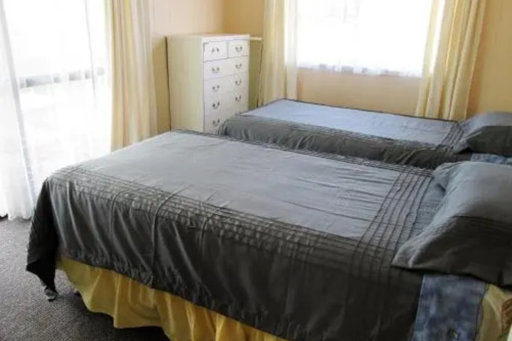 Room 5 of 9