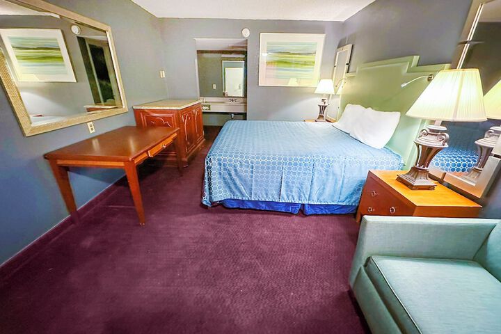 1 King Bed (8 of 21)