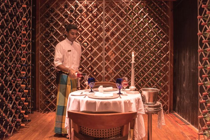 Dining 77 of 106