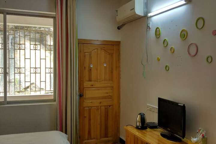 Room 16 of 28