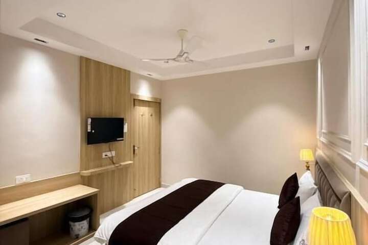 Room 4 of 34