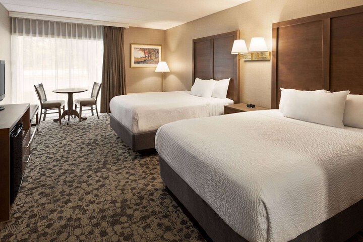 2 Double Beds (4 of 16)