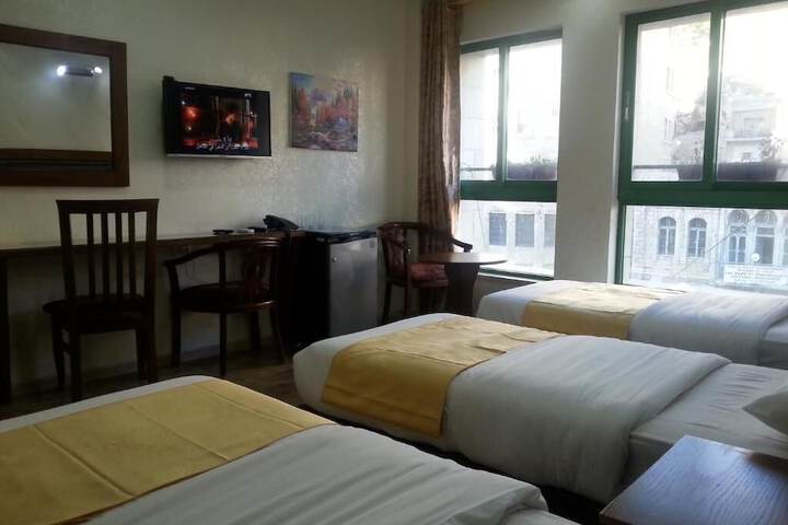Room 13 of 27