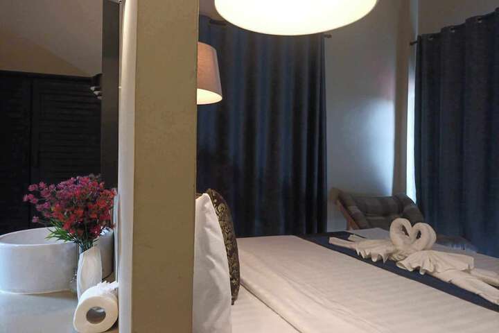 Room 9 of 36