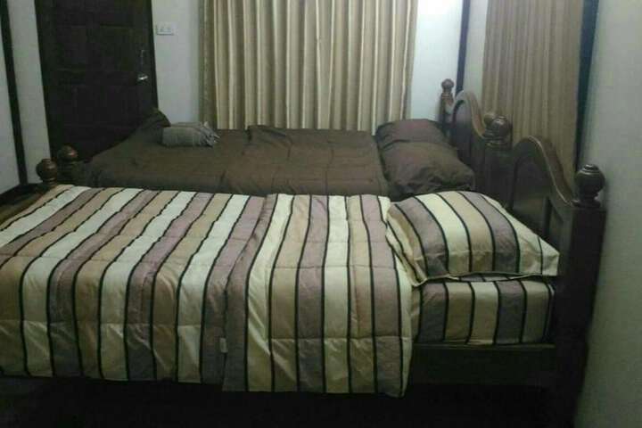 Room 4 of 8