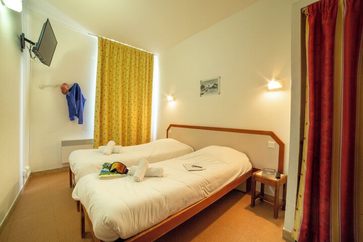 Room 8 of 18