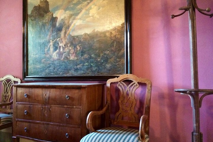 Room 6 of 81
