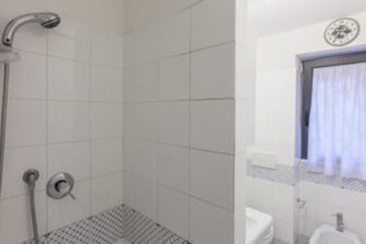 Room 2 of 30