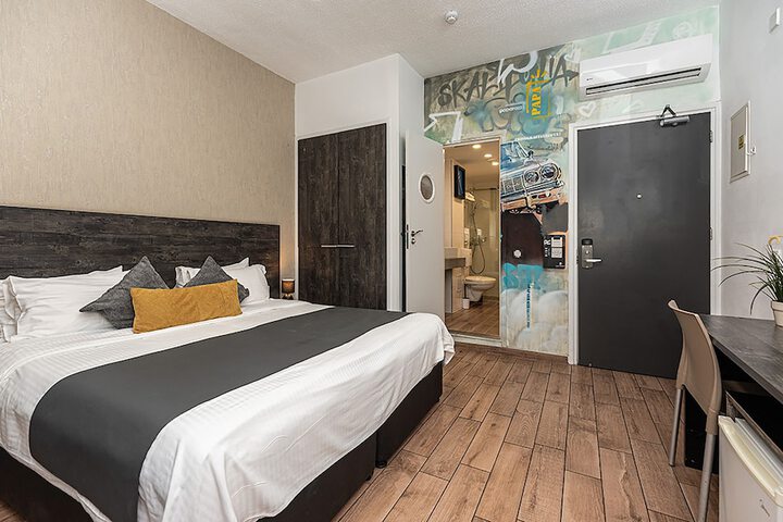 Room 70 of 216