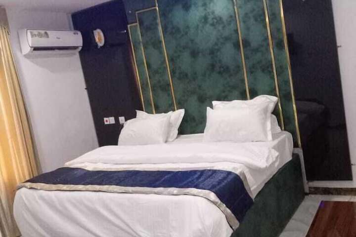 Room 3 of 6