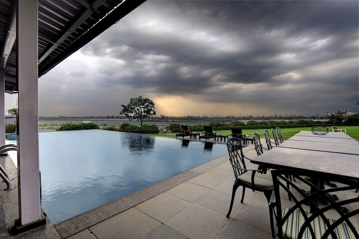 Pool 70 of 158