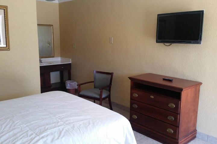 Room 16 of 34