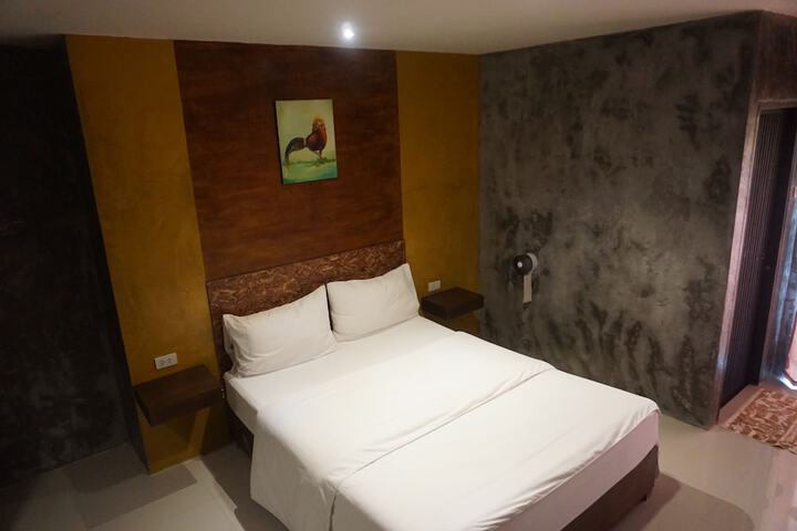 Room 4 of 32